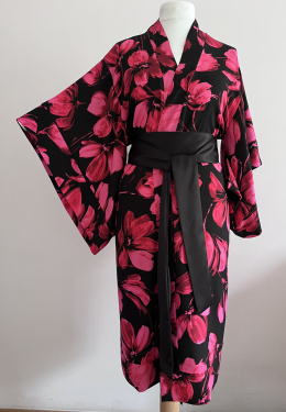 Czarno-różowe kimono Mika w kwiaty S/M