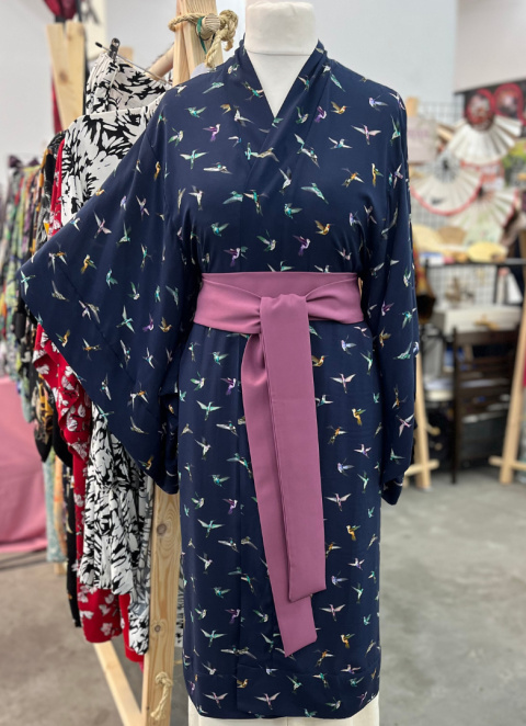 Granatowe kimono Tori w ptaki