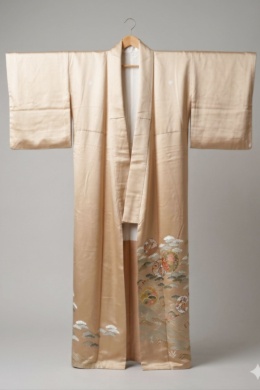 Jedwabne kimono tomesode w kolorze jasno-łososiowym